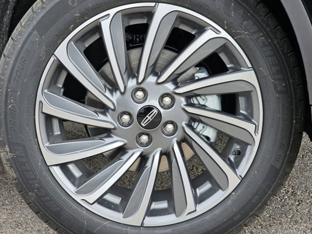 Vehicle image 13 of 34