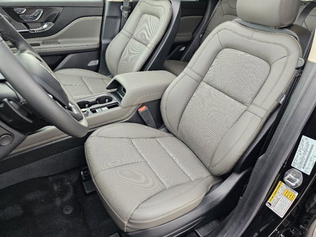 Vehicle image 26 of 34