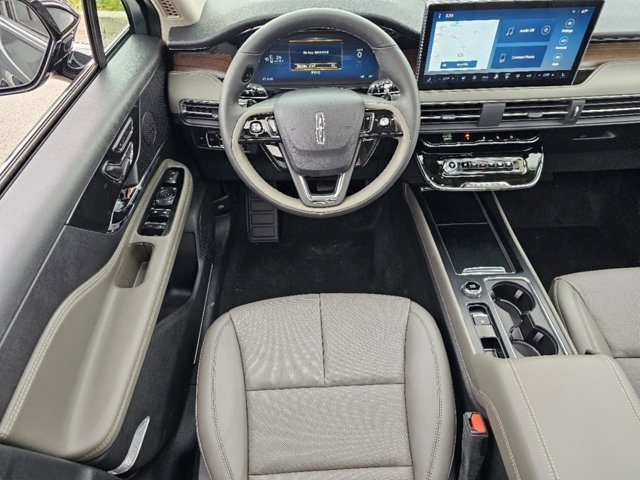 Vehicle image 27 of 34