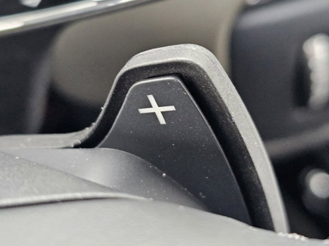 Vehicle image 10 of 34