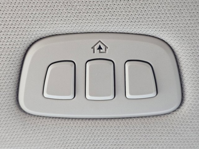 Vehicle image 32 of 34
