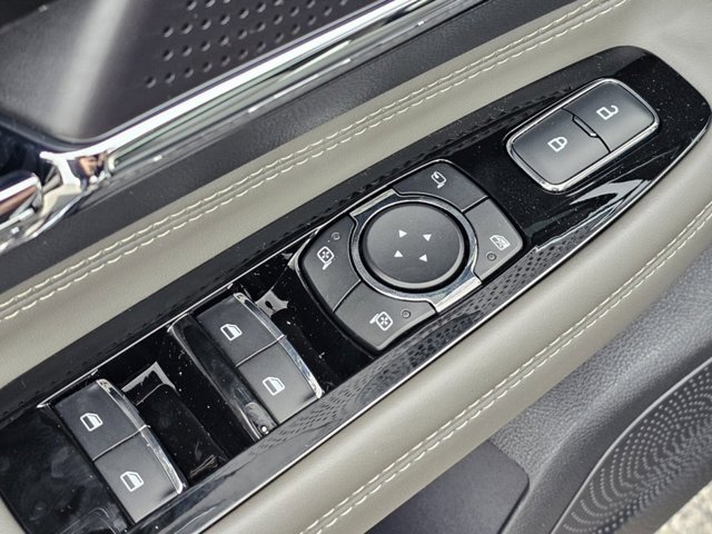 Vehicle image 28 of 34