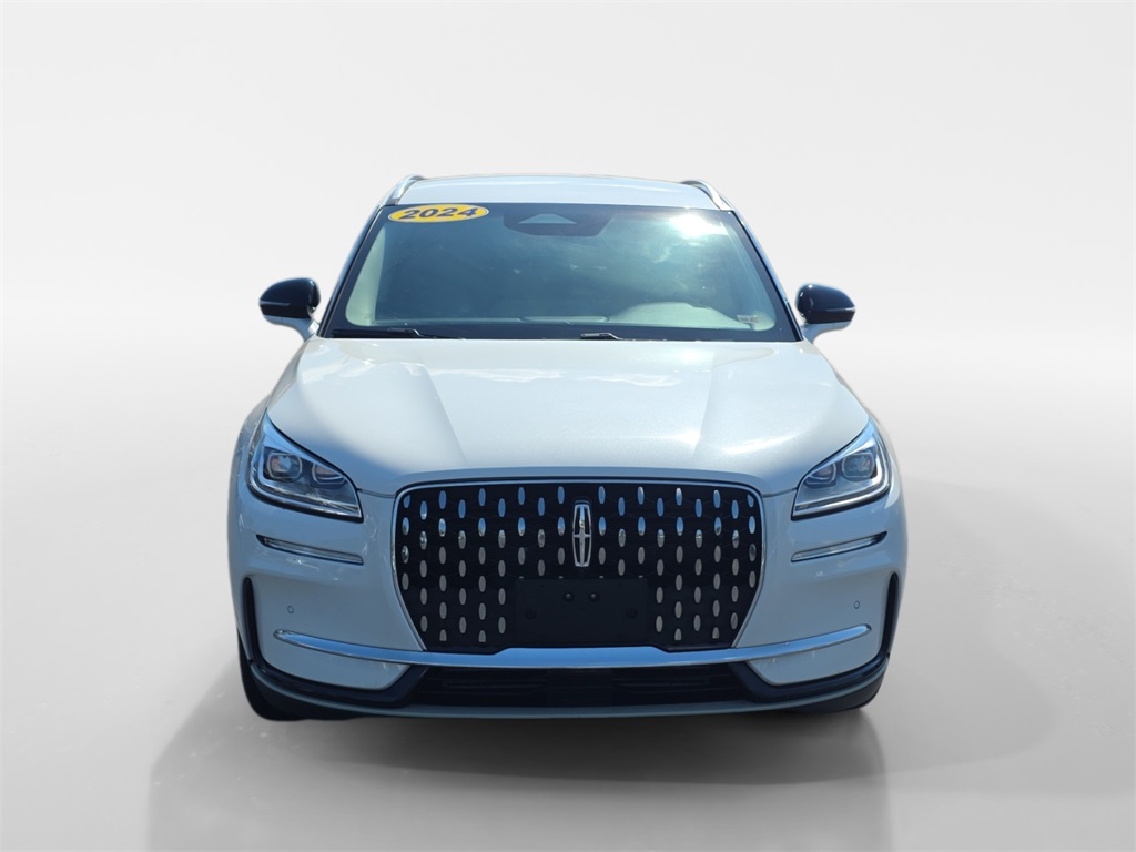 2024 Lincoln Corsair Reserve Image 2 of 28