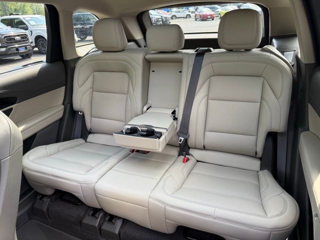 Vehicle image 13 of 42