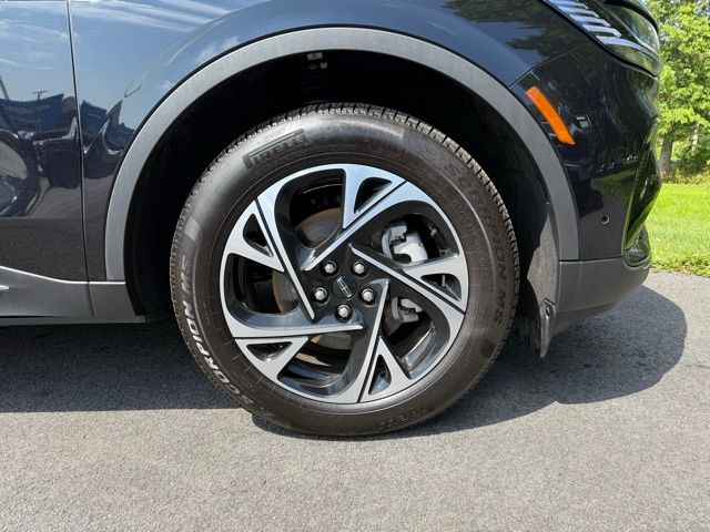 Vehicle image 10 of 42