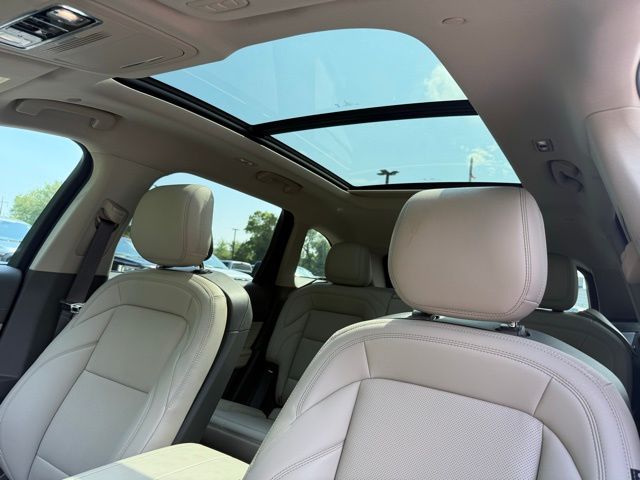Vehicle image 16 of 42