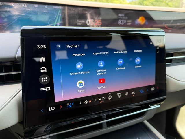 Vehicle image 21 of 42