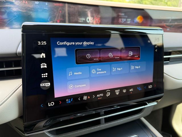 Vehicle image 24 of 42