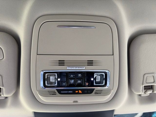 Vehicle image 35 of 42
