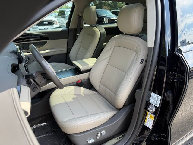 Vehicle image 15 of 42