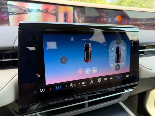 Vehicle image 31 of 42