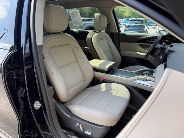 Vehicle image 14 of 42