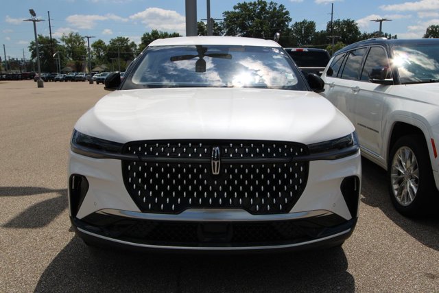 2024 Lincoln Nautilus Premiere Image 2 of 22