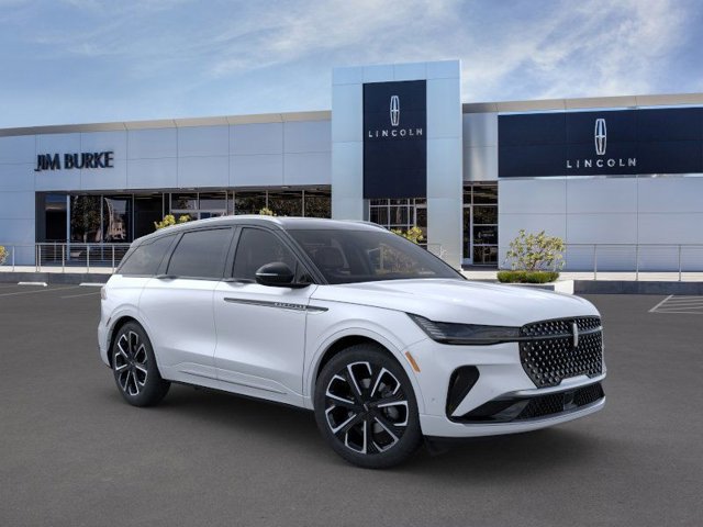 2024 Lincoln Nautilus Reserve Image 8 of 23