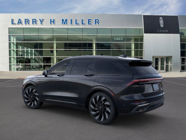Vehicle image 4 of 22
