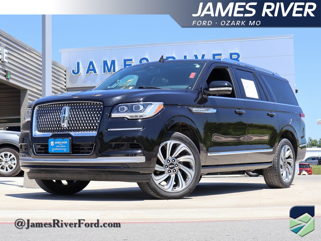 2024 Lincoln Navigator L Premiere Image 4 of 43