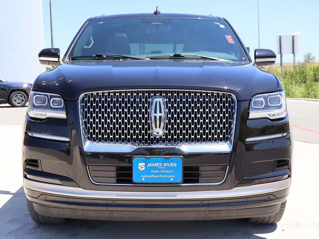 2024 Lincoln Navigator L Premiere Image 2 of 43
