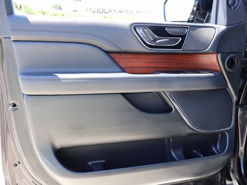2024 Lincoln Navigator L Premiere Image 29 of 43