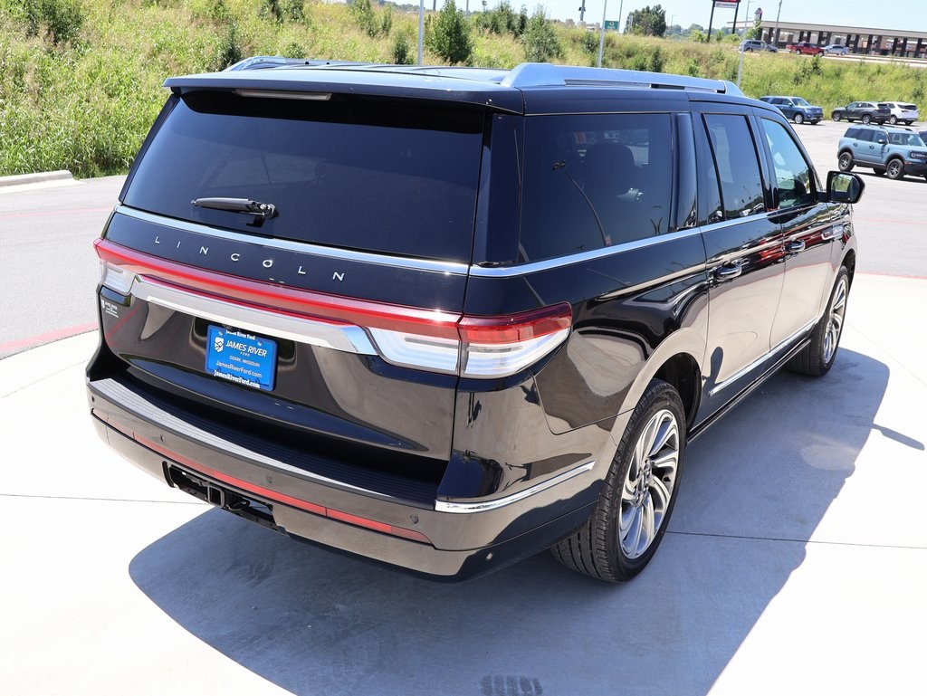 2024 Lincoln Navigator L Premiere Image 3 of 43