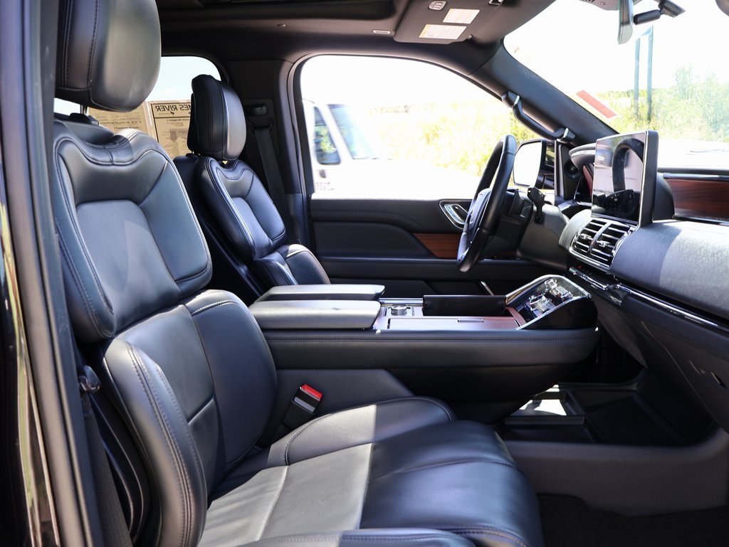 2024 Lincoln Navigator L Premiere Image 14 of 43