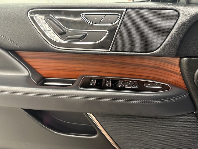 2024 Lincoln Navigator Premiere Image 25 of 41