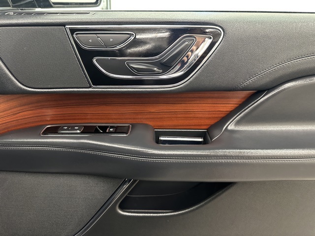 2024 Lincoln Navigator Premiere Image 24 of 41