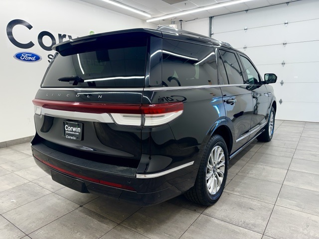 2024 Lincoln Navigator Premiere Image 4 of 41