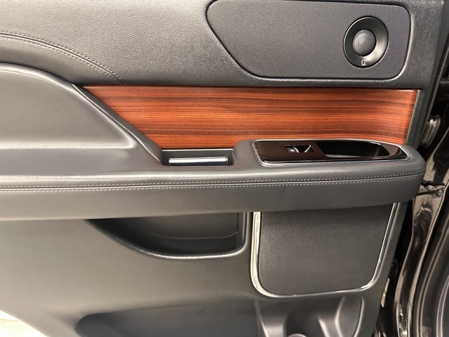 2024 Lincoln Navigator Premiere Image 23 of 41