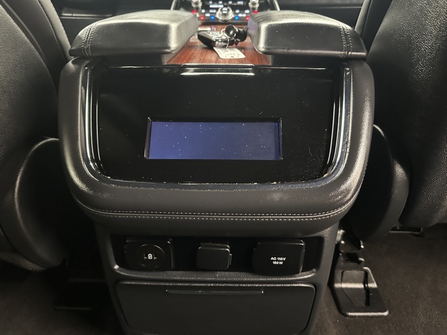 2024 Lincoln Navigator Premiere Image 34 of 41