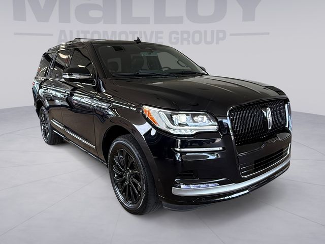 2024 Lincoln Navigator Premiere Image 2 of 26