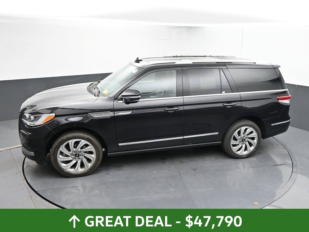 2024 Lincoln Navigator Premiere Image 2 of 51
