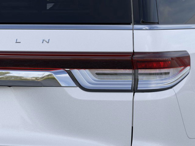 Vehicle image 21 of 23