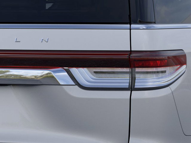 Vehicle image 21 of 23