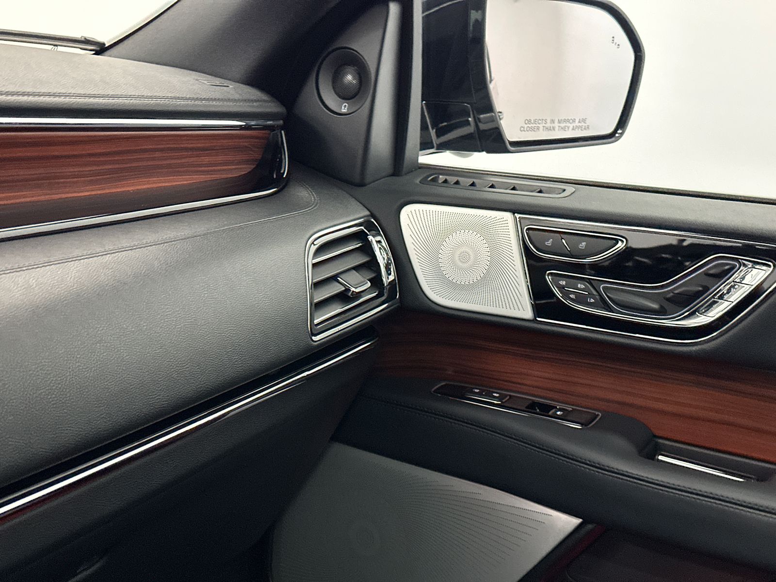 2024 Lincoln Navigator Reserve Image 14 of 40