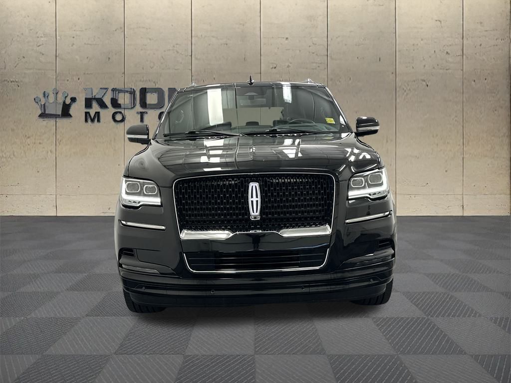2024 Lincoln Navigator Reserve Image 2 of 40