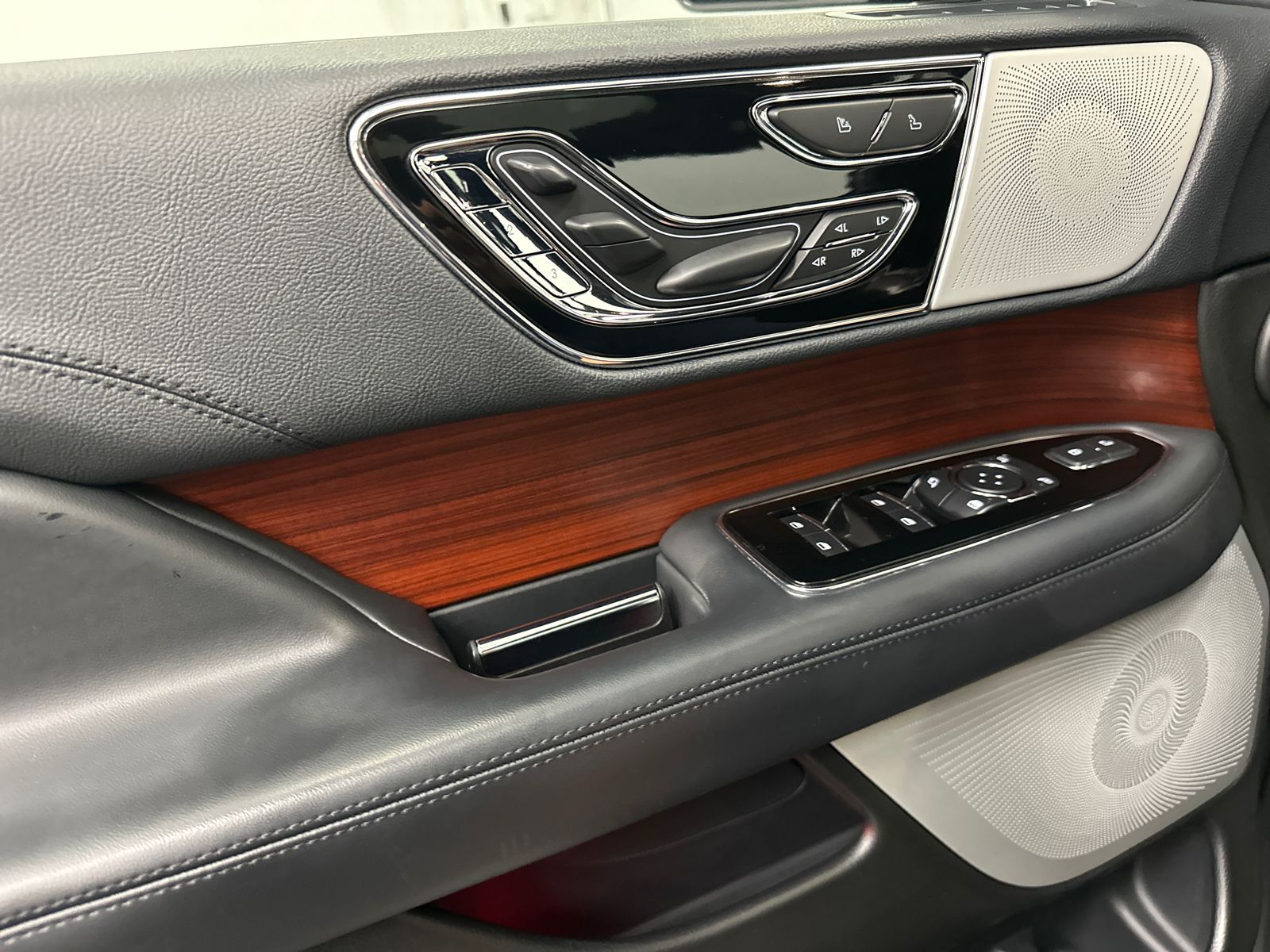 2024 Lincoln Navigator Reserve Image 24 of 40