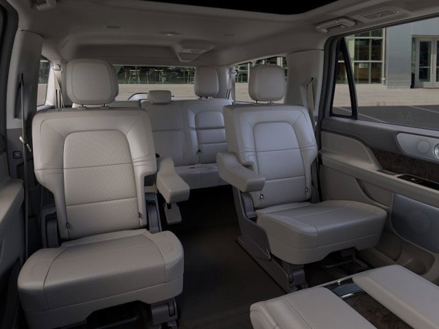 Vehicle image 11 of 23