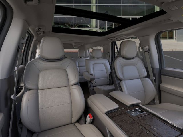 Vehicle image 10 of 23