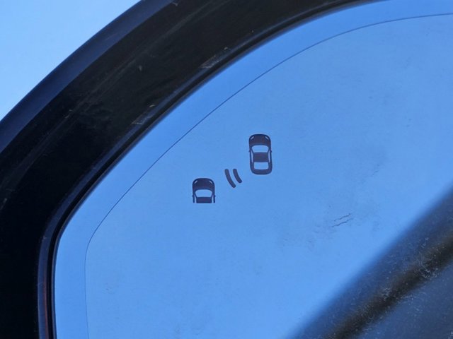 Vehicle image 14 of 40