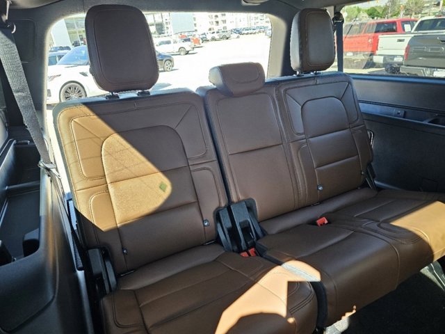 Vehicle image 26 of 40