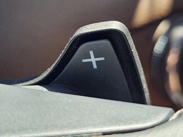 Vehicle image 11 of 40