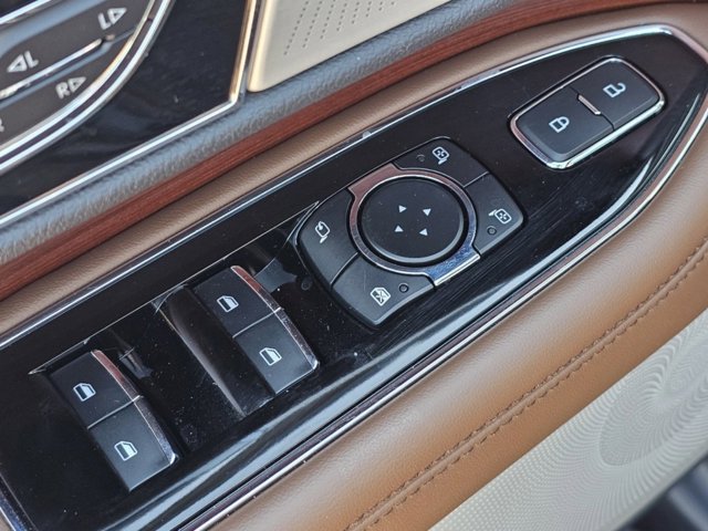 Vehicle image 32 of 40