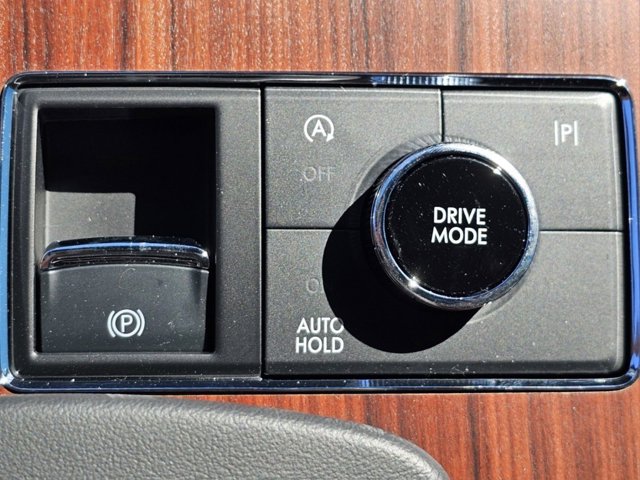 Vehicle image 39 of 40