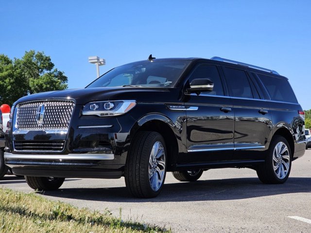 Vehicle image 17 of 40