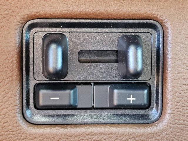 Vehicle image 38 of 40