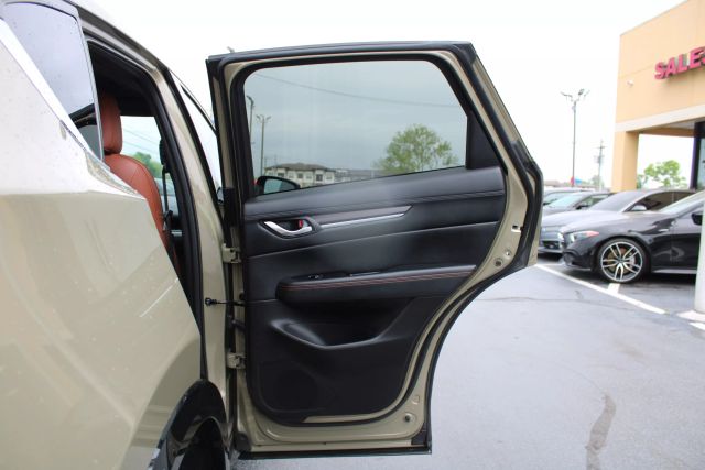 Vehicle image 29 of 41