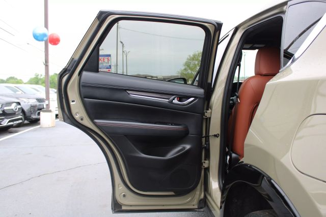 Vehicle image 27 of 41