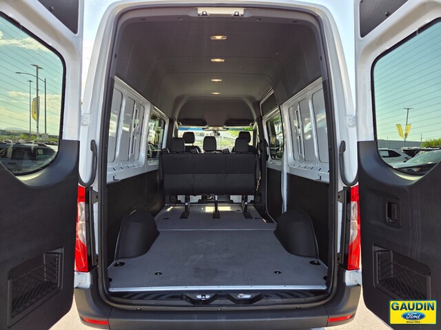 Vehicle image 9 of 23