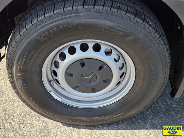 Vehicle image 8 of 23