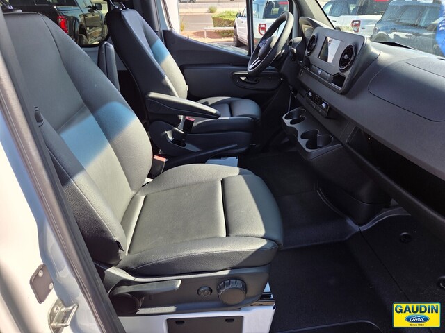 Vehicle image 11 of 23
